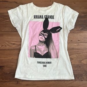 2017 Ariana Grande concert tee